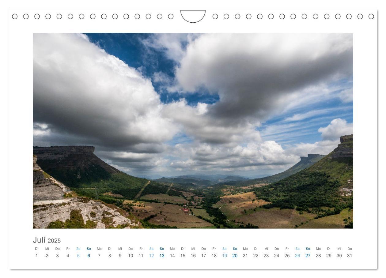 Bild: 9783383839993 | Bewegte Wolken, Stille Landschaften (Wandkalender 2025 DIN A4...