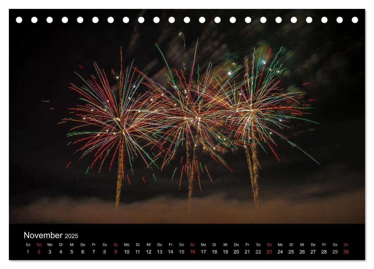 Bild: 9783435828470 | Das Feuerwerk (Tischkalender 2025 DIN A5 quer), CALVENDO...