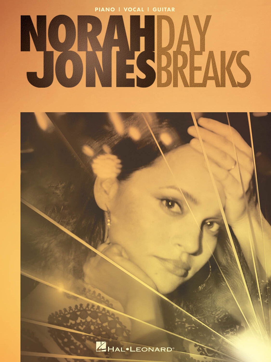 Cover: 888680660734 | Norah Jones - Day Breaks | Piano-Vocal-Guitar Artist Songbook | Buch