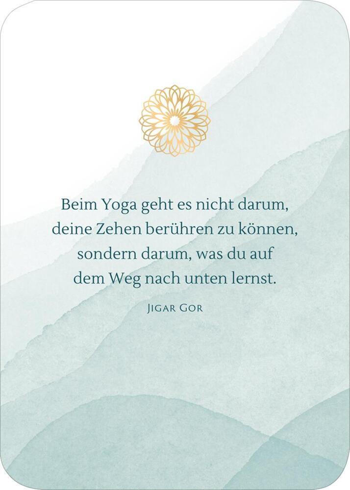 Bild: 4014489129233 | 25 Yoga-Auszeiten zum Einsteigen | Karten mit Holzständer | Box | 2023