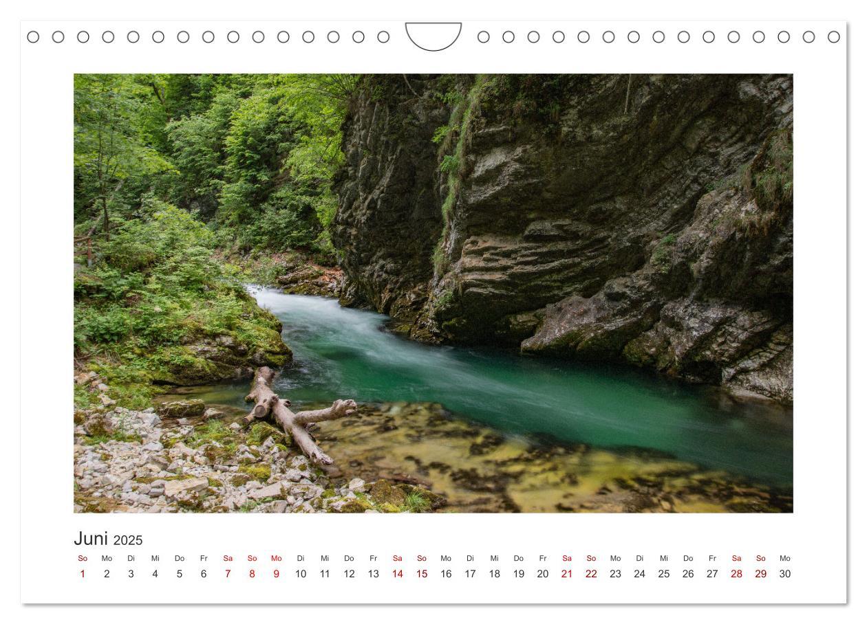 Bild: 9783383848100 | Slowenien - Wilde Bären und zauberhafte Natur (Wandkalender 2025...