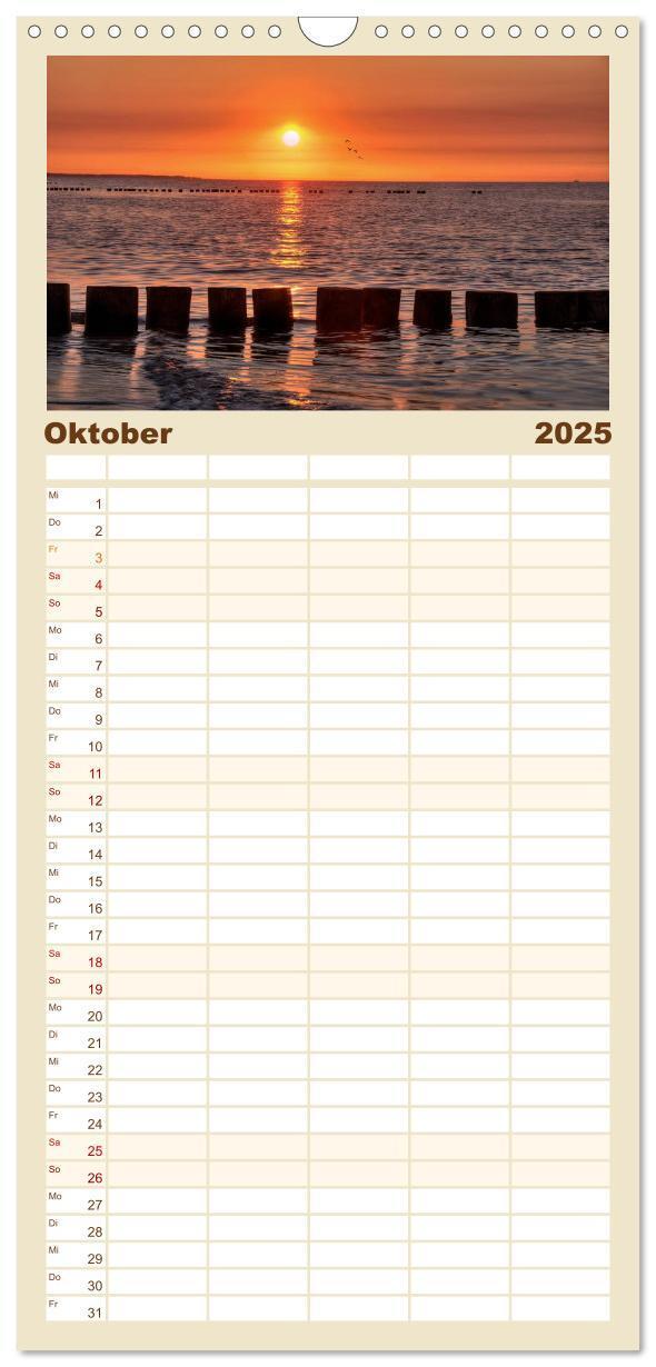 Bild: 9783457114490 | Familienplaner 2025 - Meine Ostsee mit 5 Spalten (Wandkalender, 21...