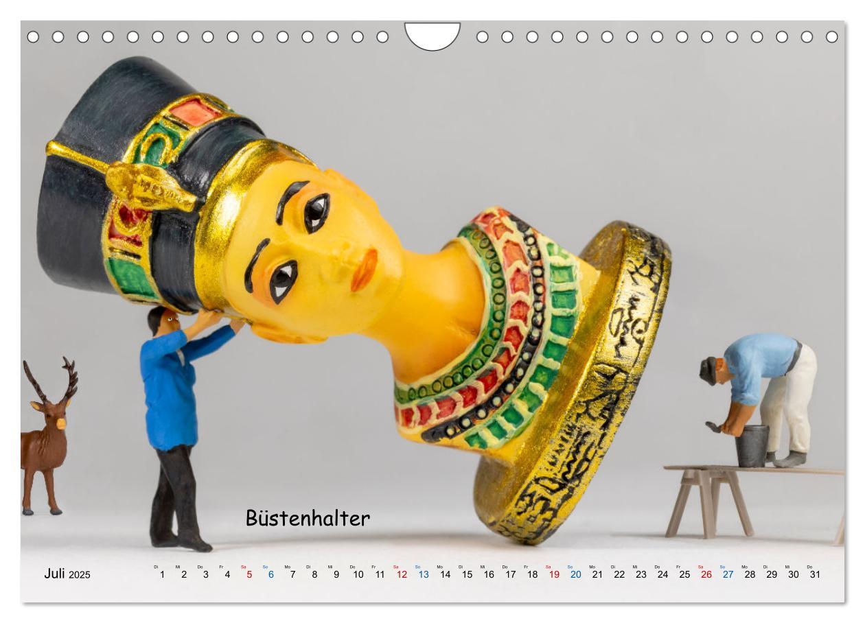 Bild: 9783457166093 | Büstenhalter ... und andere Mini-Welten (Wandkalender 2025 DIN A4...