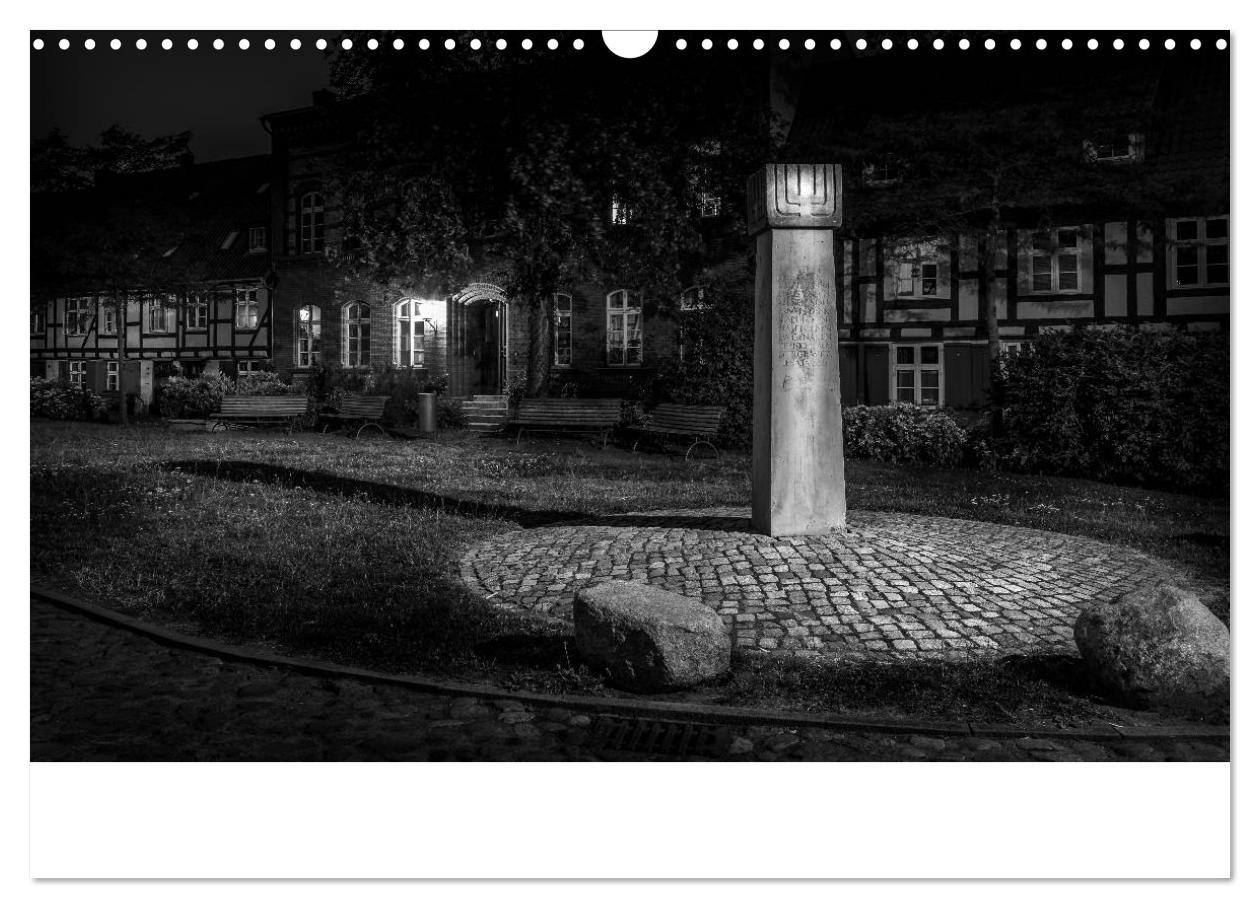 Bild: 9783435576241 | Hansestadt Stralsund bei Nacht (mit GPS-Koordinaten) (Wandkalender...