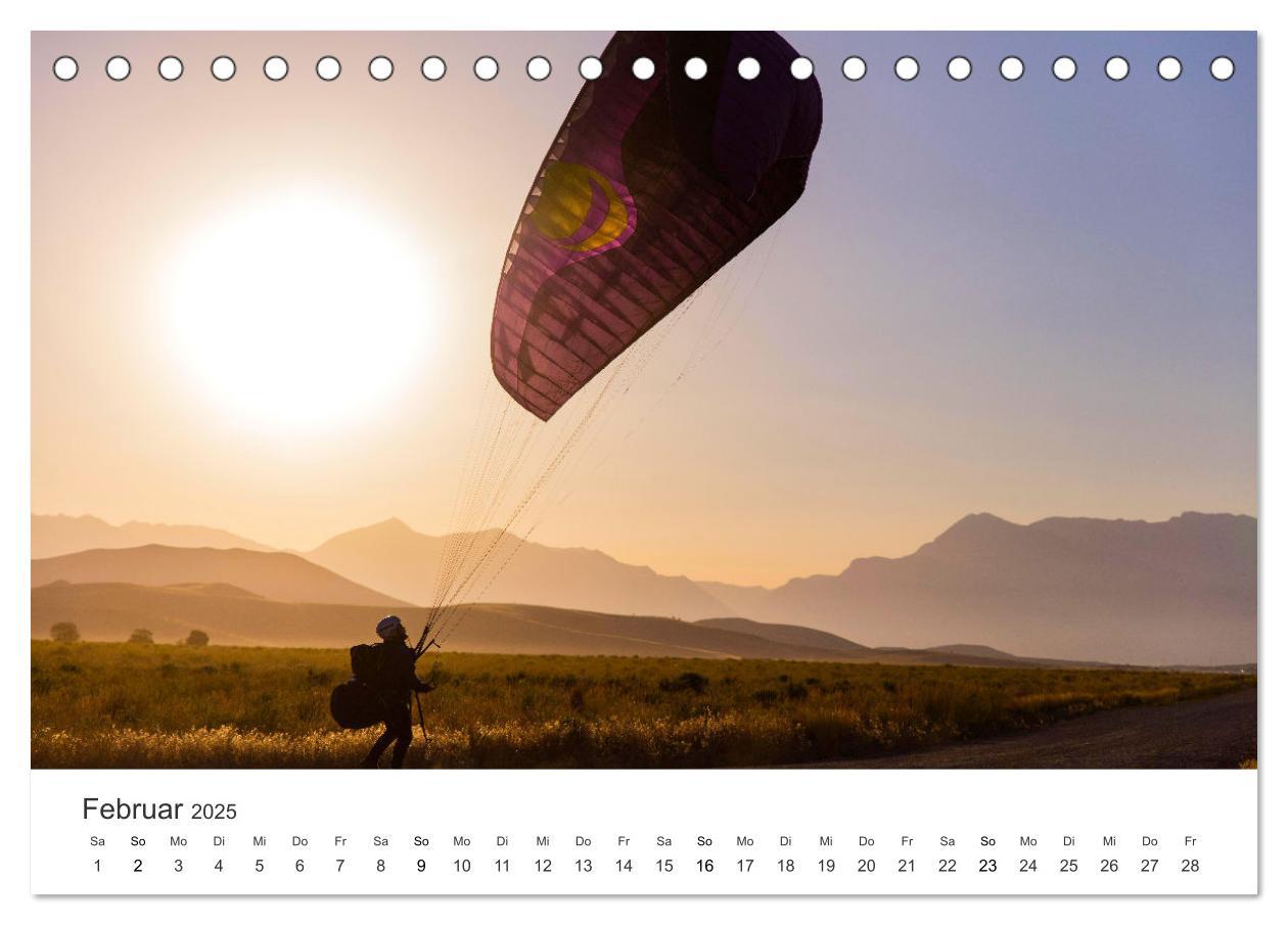 Bild: 9783383957178 | Paragleiten - Der Wunsch vom Fliegen. (Tischkalender 2025 DIN A5...