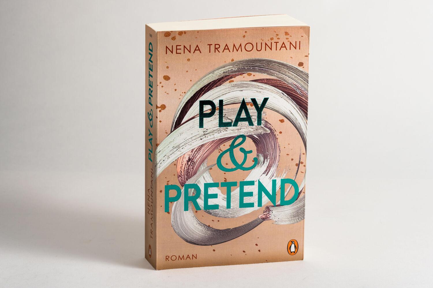 Bild: 9783328106203 | Play & Pretend | Roman | Nena Tramountani | Taschenbuch | Deutsch