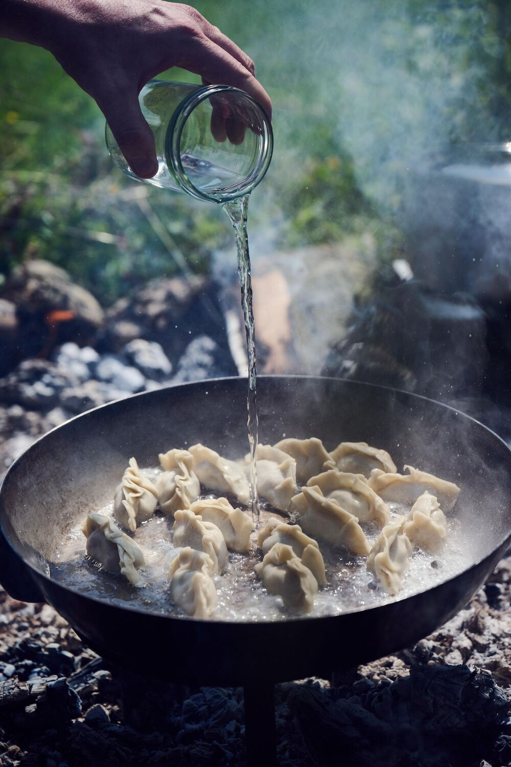 Bild: 9783039022342 | Feuerduft | Gemeinsam kochen über Flamme, Glut und Rauch | Bay (u. a.)