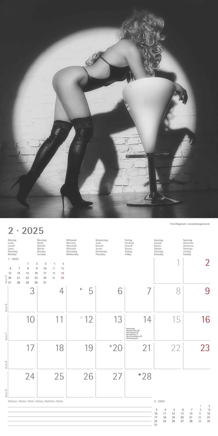 Bild: 4251732340988 | Feminine 2025 - Broschürenkalender 30x30 cm (30x60 geöffnet) -...