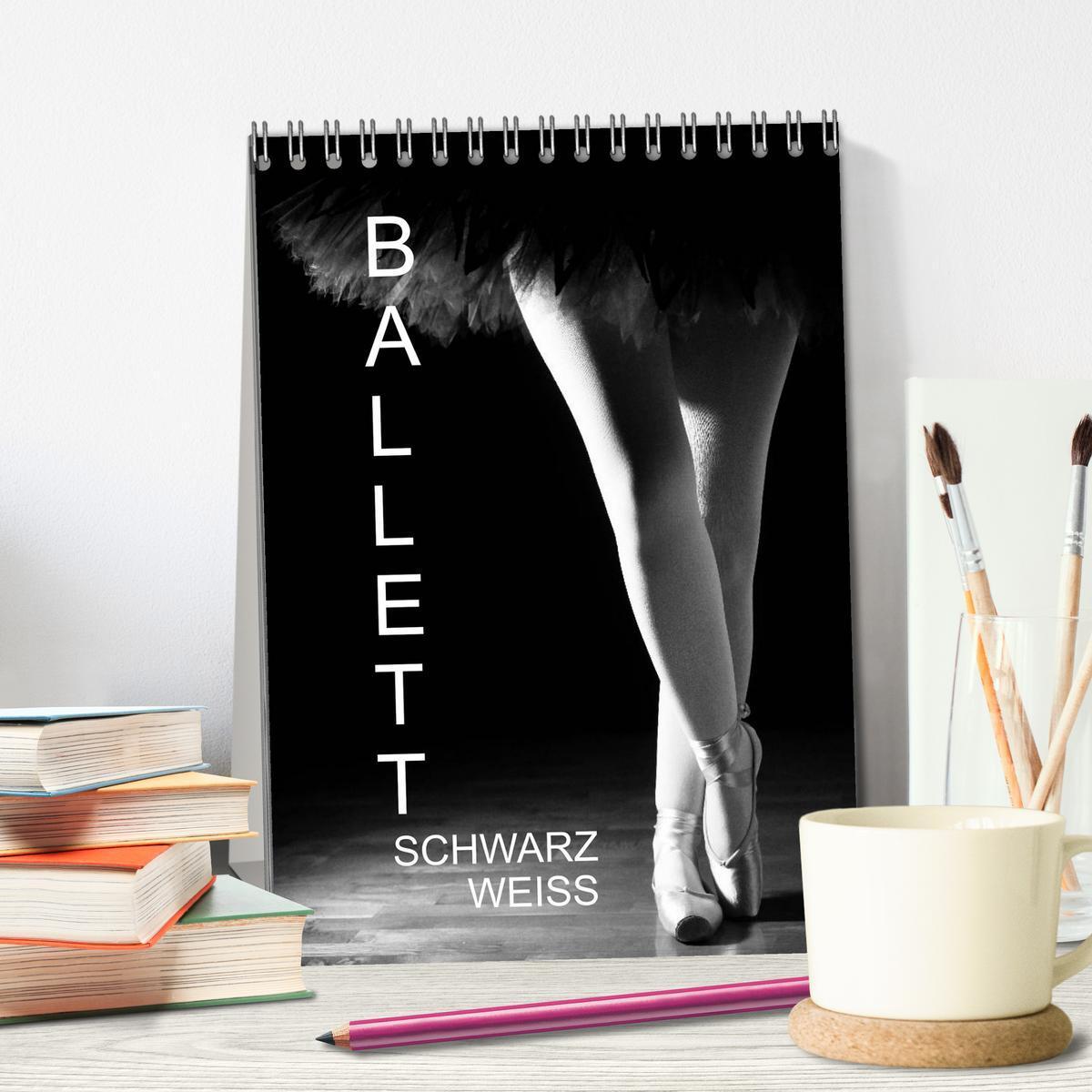 Bild: 9783457048887 | Ballett Schwarzweiss (Tischkalender 2025 DIN A5 hoch), CALVENDO...