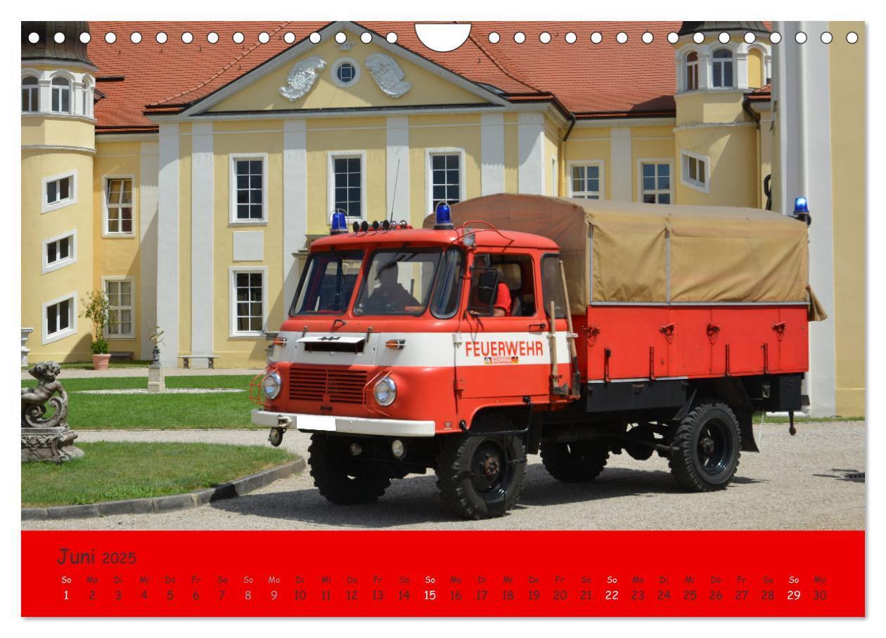 Bild: 9783457186626 | DDR Feuerwehr Klassiker (Wandkalender 2025 DIN A4 quer), CALVENDO...