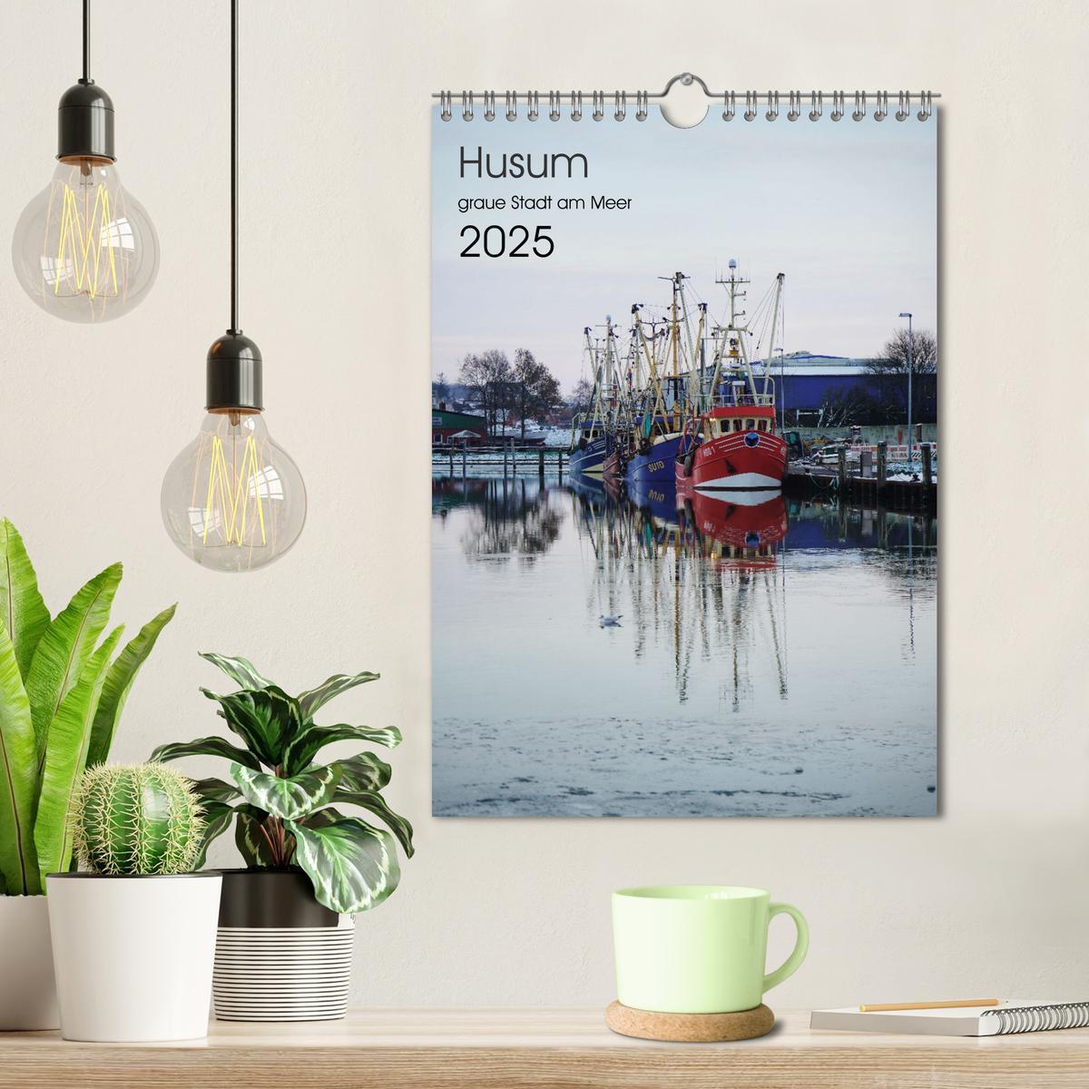 Bild: 9783457236000 | Husum - graue Stadt am Meer (Wandkalender 2025 DIN A4 hoch),...