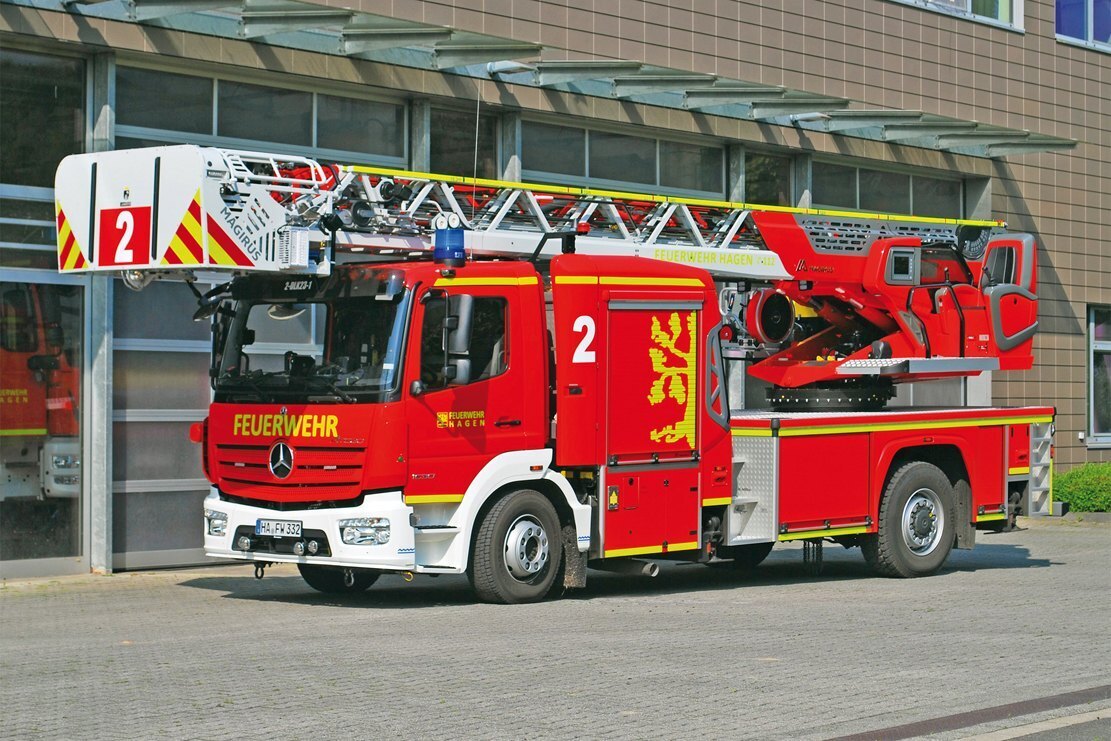 Bild: 9783751610520 | Jahrbuch Feuerwehrfahrzeuge 2023 | Taschenbuch | 144 S. | Deutsch
