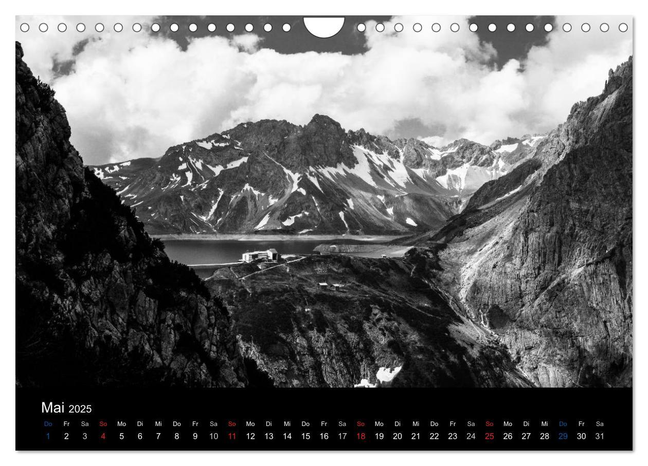 Bild: 9783435660377 | BERGE IN SCHWARZ WEISS (Wandkalender 2025 DIN A4 quer), CALVENDO...