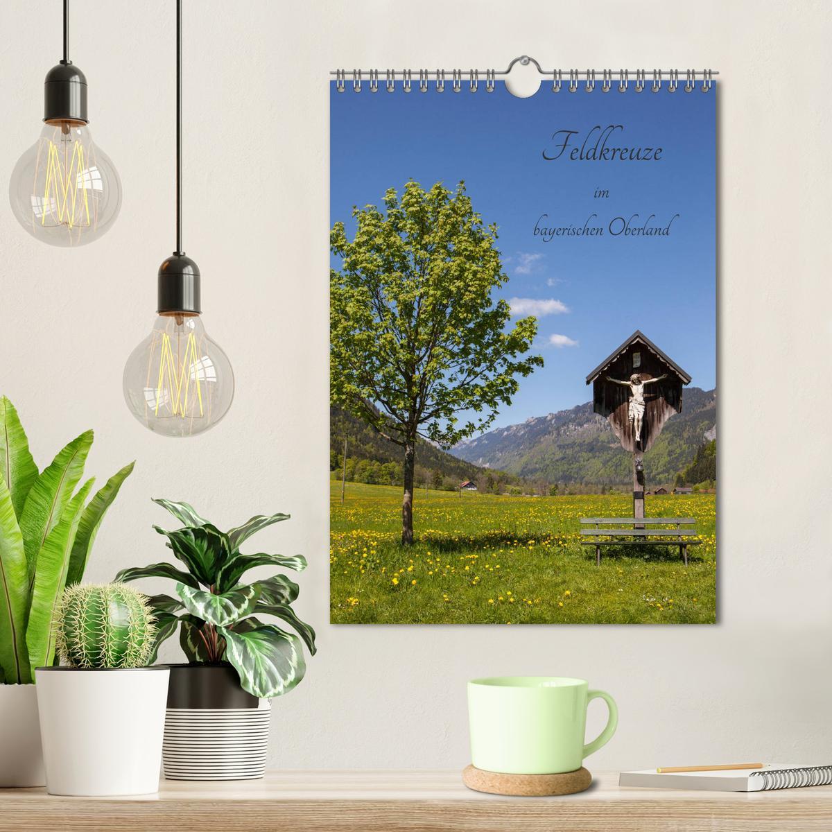 Bild: 9783435988068 | Feldkreuze im bayerischen Oberland (Wandkalender 2025 DIN A4 hoch),...