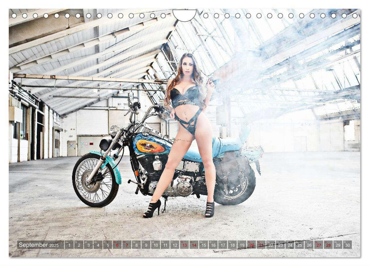 Bild: 9783383860676 | Motorräder und Sexy Girls (Wandkalender 2025 DIN A4 quer), CALVENDO...