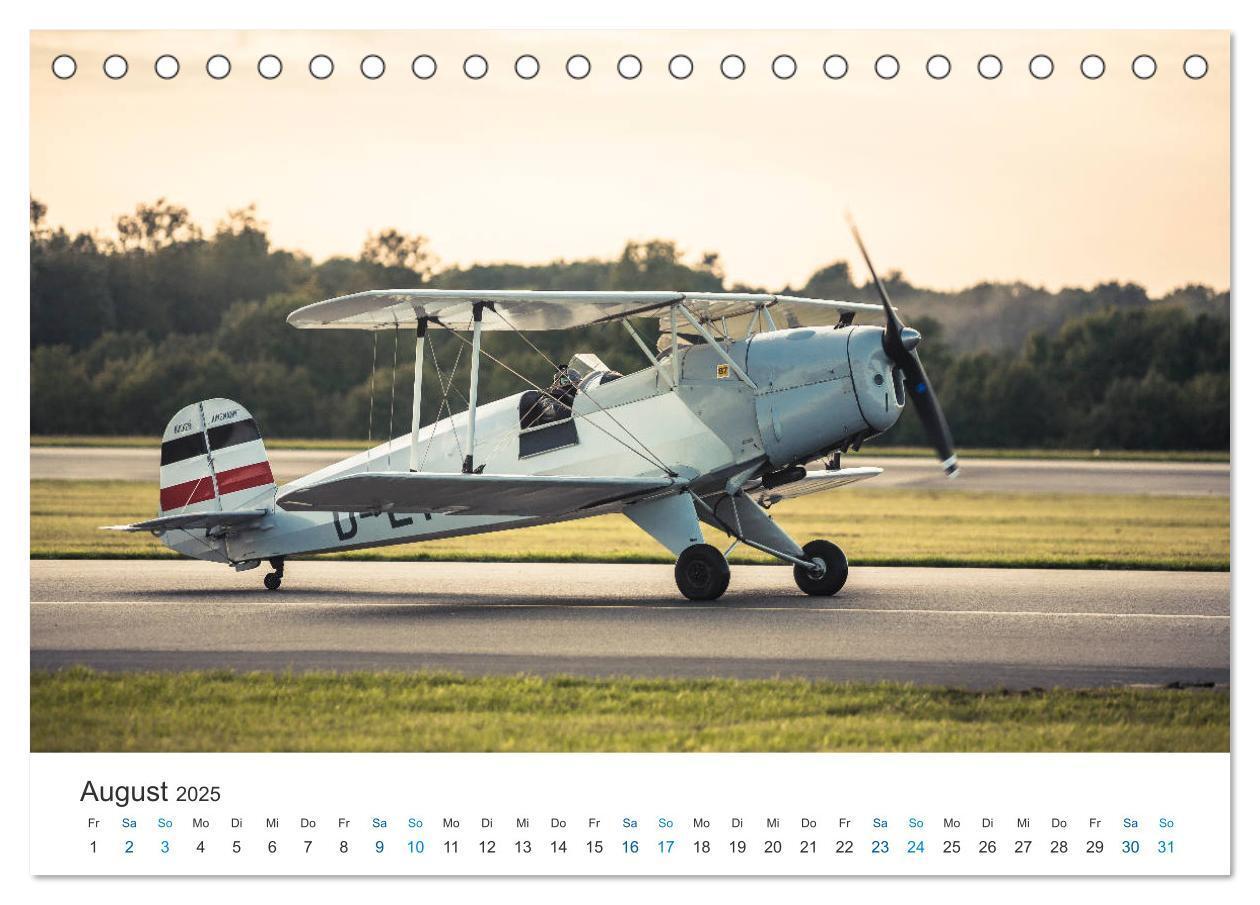 Bild: 9783435817290 | AVIATION CLASSICS seen by custompix.de (Tischkalender 2025 DIN A5...