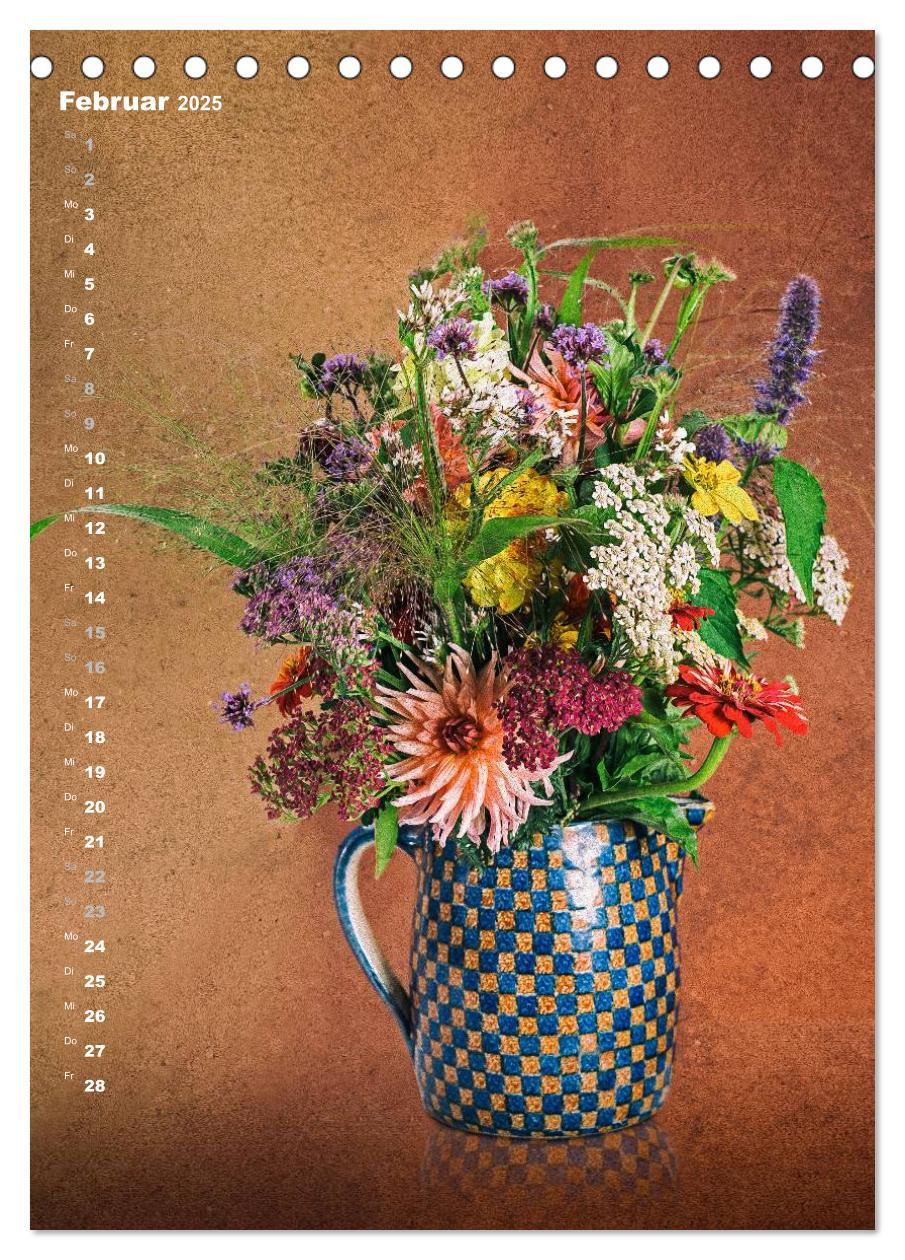 Bild: 9783457048610 | Blumenschmuck in Bunzlau Keramik (Tischkalender 2025 DIN A5 hoch),...