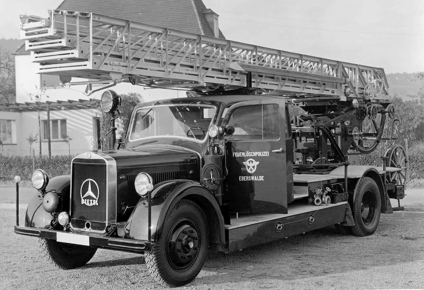 Bild: 9783751611077 | Feuerwehrfahrzeuge Mercedes-Benz 1926-1945 | Alexander Weber | Buch