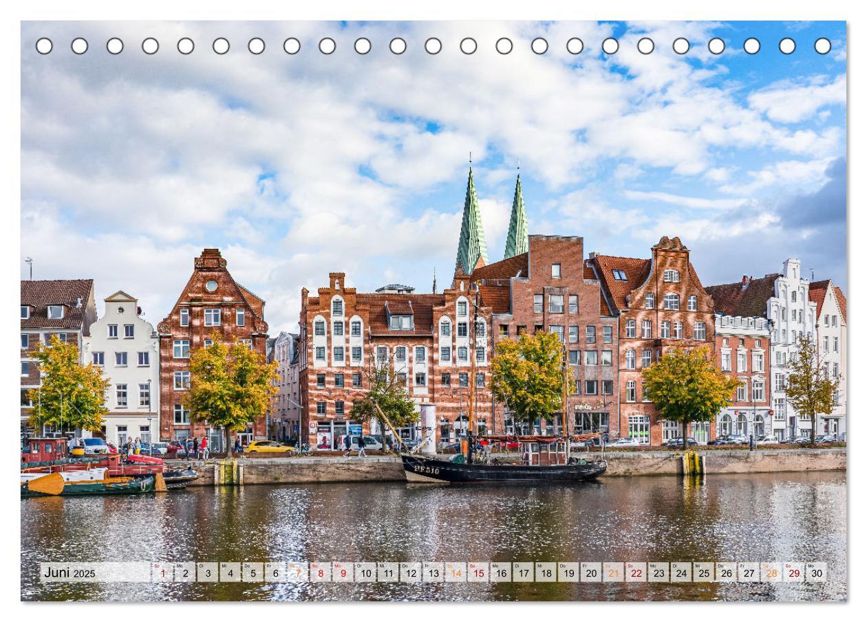 Bild: 9783383902031 | Lübeck Impressionen (Tischkalender 2025 DIN A5 quer), CALVENDO...