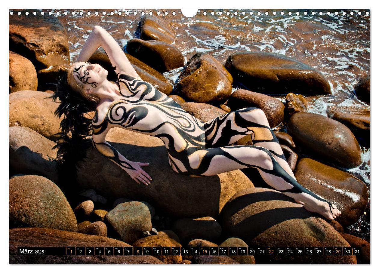 Bild: 9783383911538 | Naturwesen - Bodypainting Körperlandschaften (Wandkalender 2025 DIN...