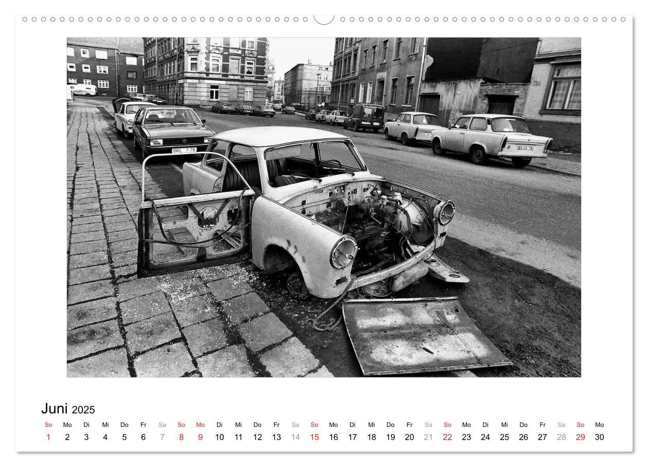 Bild: 9783435821396 | Aus - Zeit der Trabanten (Wandkalender 2025 DIN A2 quer), CALVENDO...