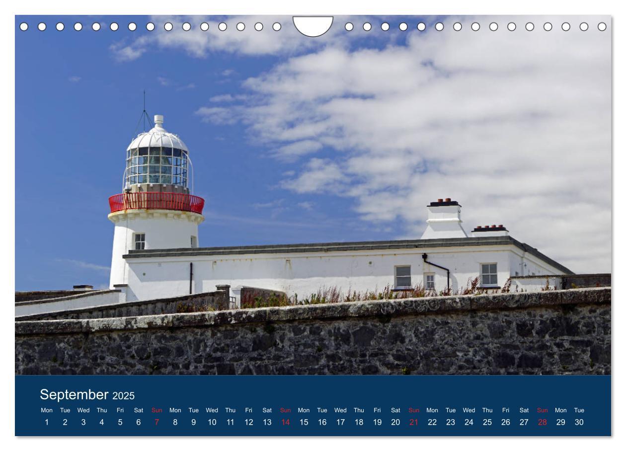 Bild: 9781325943982 | Irish Lighthouses - Beacons along Ireland's wild coast (Wall...