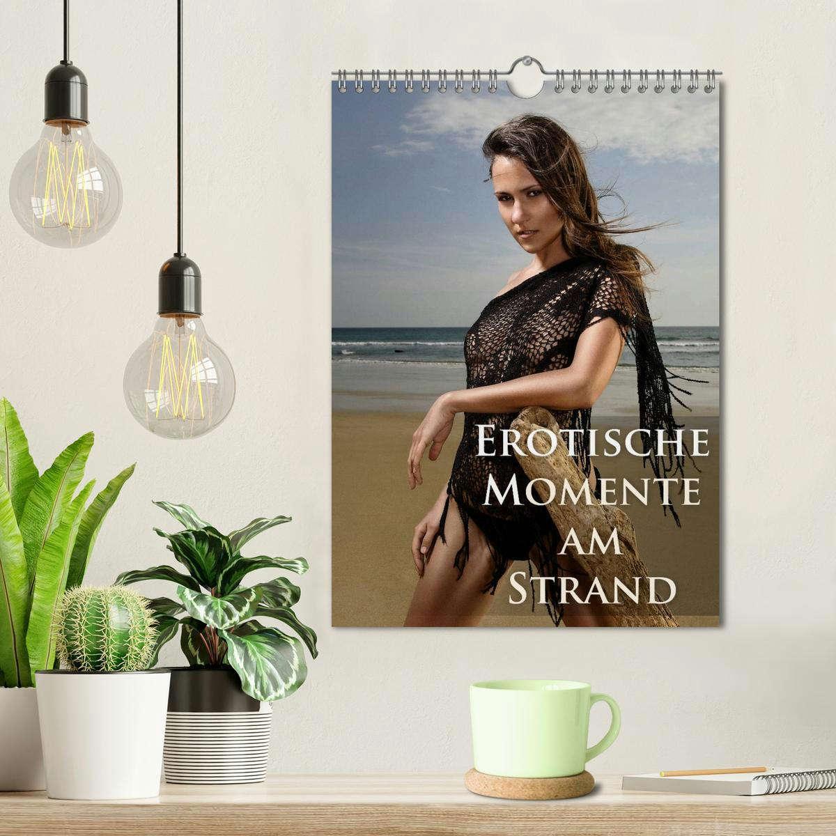 Bild: 9783457062159 | Erotische Momente am Strand (Wandkalender 2025 DIN A4 hoch),...