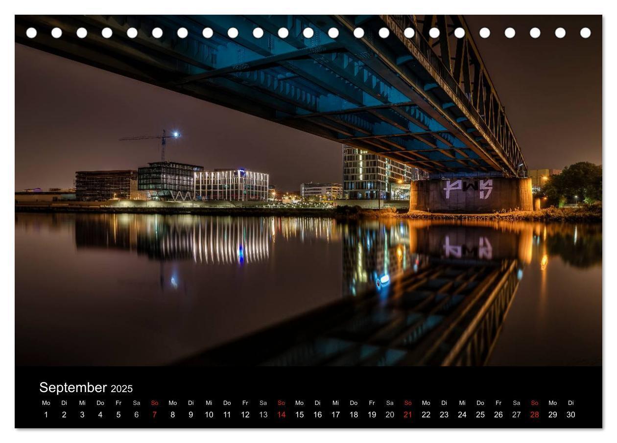 Bild: 9783435723485 | Bremen bei Nacht (Tischkalender 2025 DIN A5 quer), CALVENDO...