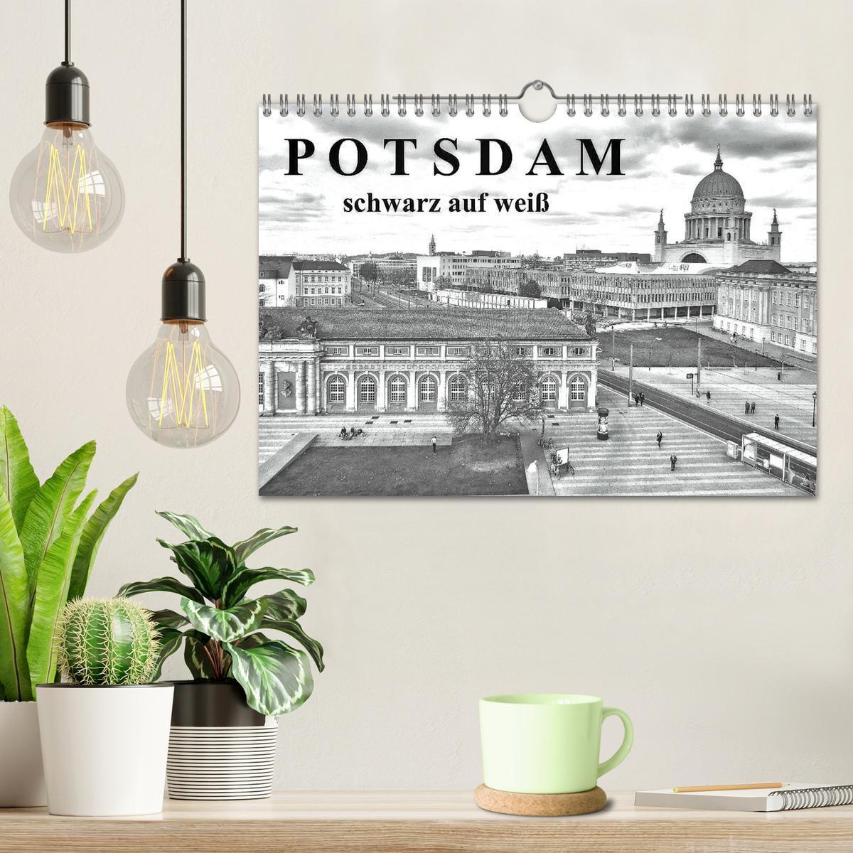 Bild: 9783435473960 | Potsdam schwarz auf weiß (Wandkalender 2025 DIN A4 quer), CALVENDO...