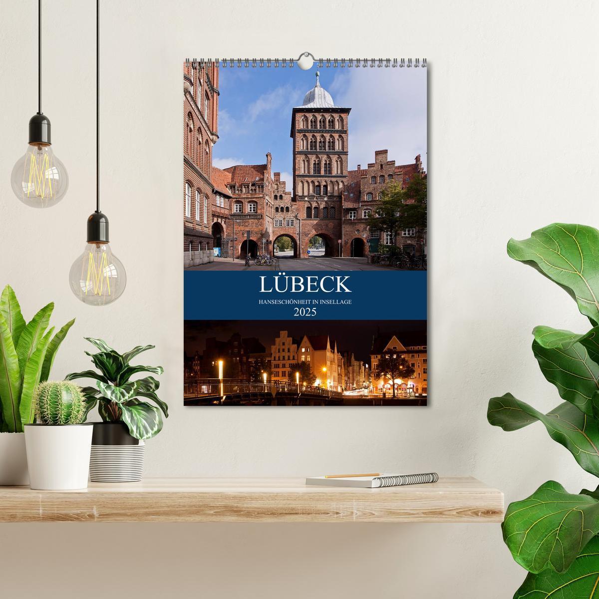 Bild: 9783435993666 | Lübeck - Hanseschönheit in Insellage (Wandkalender 2025 DIN A3...