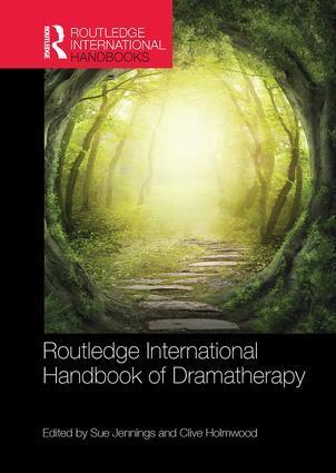 Cover: 9781138838413 | Routledge International Handbook of Dramatherapy | Holmwood (u. a.)