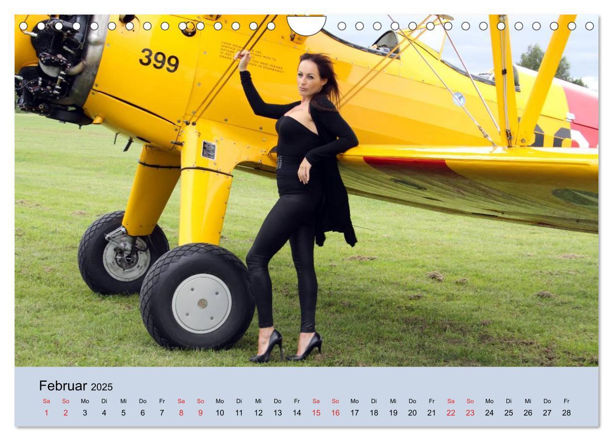 Bild: 9783435809943 | Aircraft Girls 2025 (Wandkalender 2025 DIN A4 quer), CALVENDO...