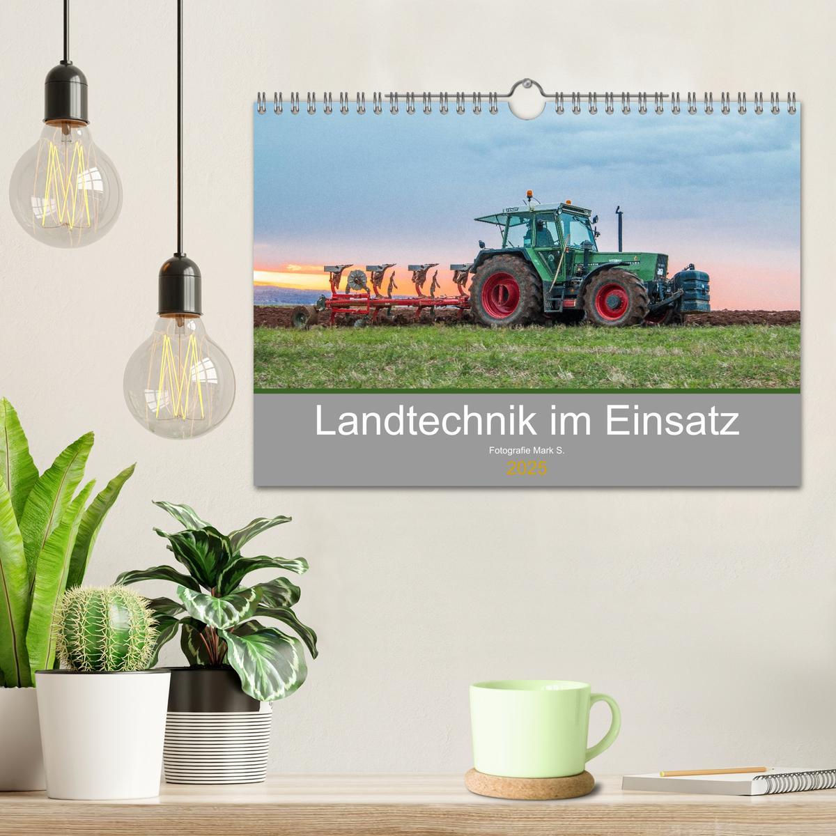 Bild: 9783435173983 | Landtechnik im Einsatz (Wandkalender 2025 DIN A4 quer), CALVENDO...