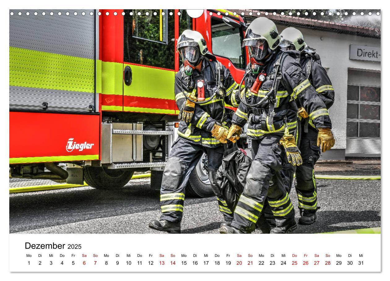 Bild: 9783435121199 | FEUERWEHR IM EINSATZ (Wandkalender 2025 DIN A3 quer), CALVENDO...