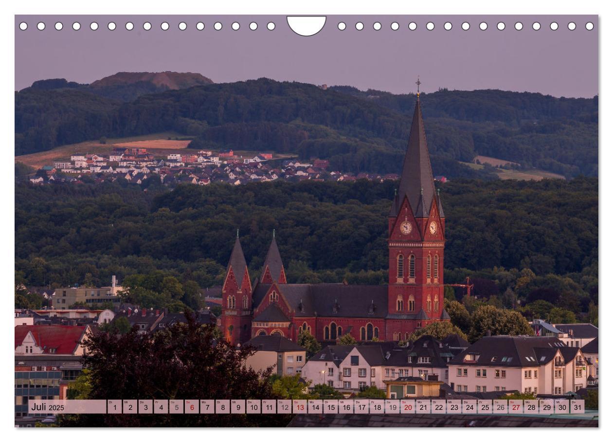 Bild: 9783435046300 | Neheim Leuchtenstadt mit "Sauerländer Dom" (Wandkalender 2025 DIN...