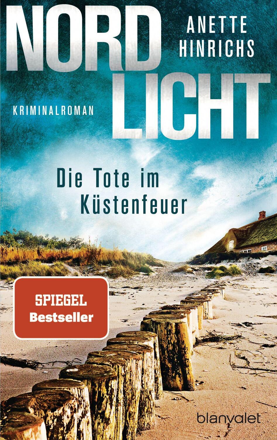 Cover: 9783734109324 | Nordlicht - Die Tote im Küstenfeuer | Kriminalroman | Anette Hinrichs
