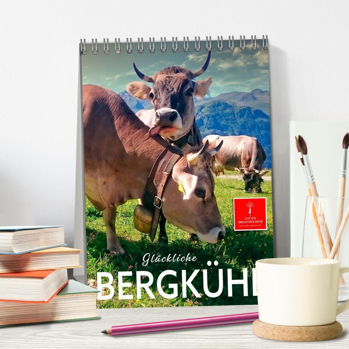 Bild: 9783435895526 | Glückliche Bergkühe (Tischkalender 2025 DIN A5 hoch), CALVENDO...