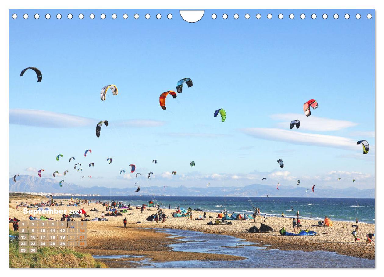 Bild: 9783457161364 | Kitesurfen: Mit Drachen am Meer (Wandkalender 2025 DIN A4 quer),...