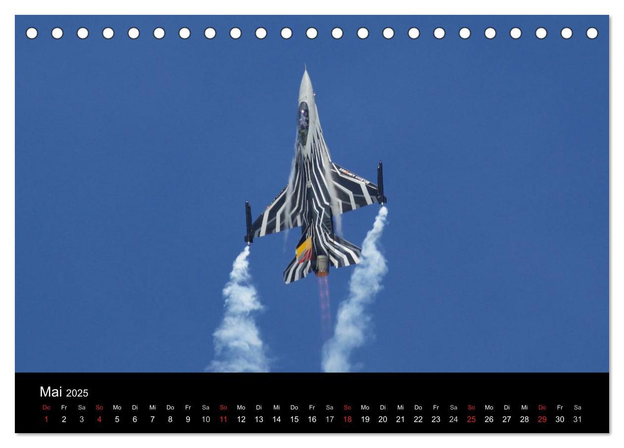 Bild: 9783435470754 | Militärflugzeuge 2025 (Tischkalender 2025 DIN A5 quer), CALVENDO...