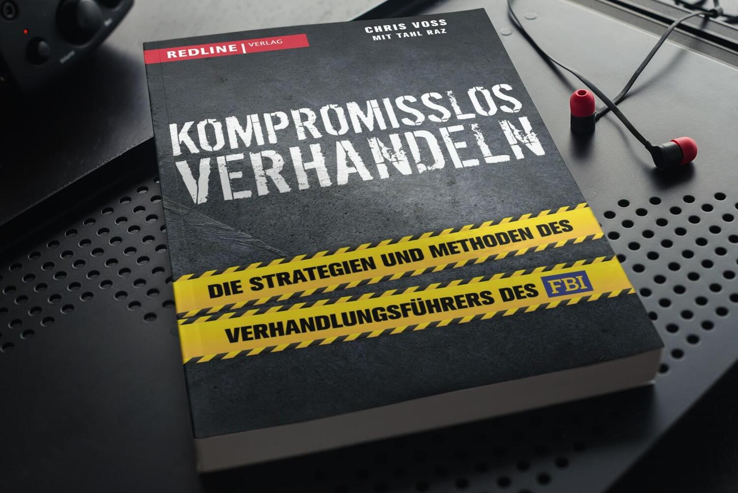 Bild: 9783868816563 | Kompromisslos verhandeln | Chris Voss (u. a.) | Taschenbuch | 320 S.