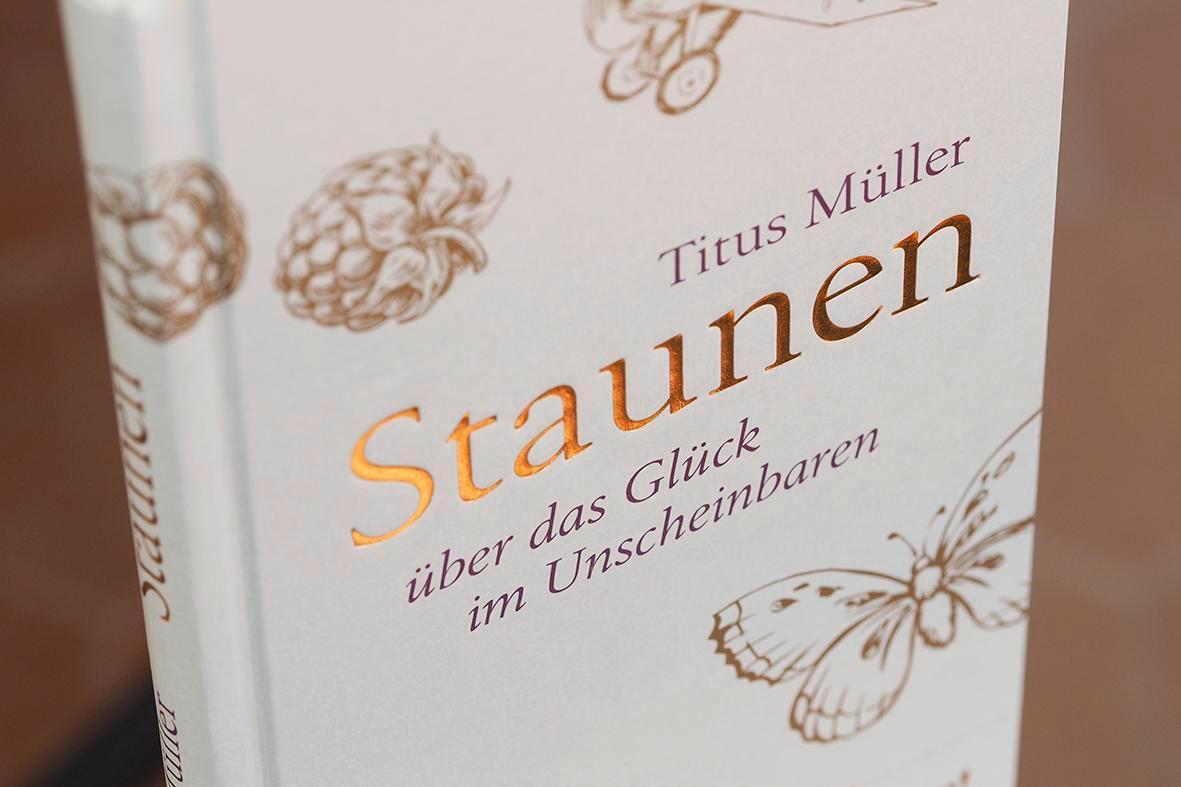 Bild: 9783963401084 | Staunen über das Glück im Unscheinbaren | Titus Müller | Buch | 128 S.