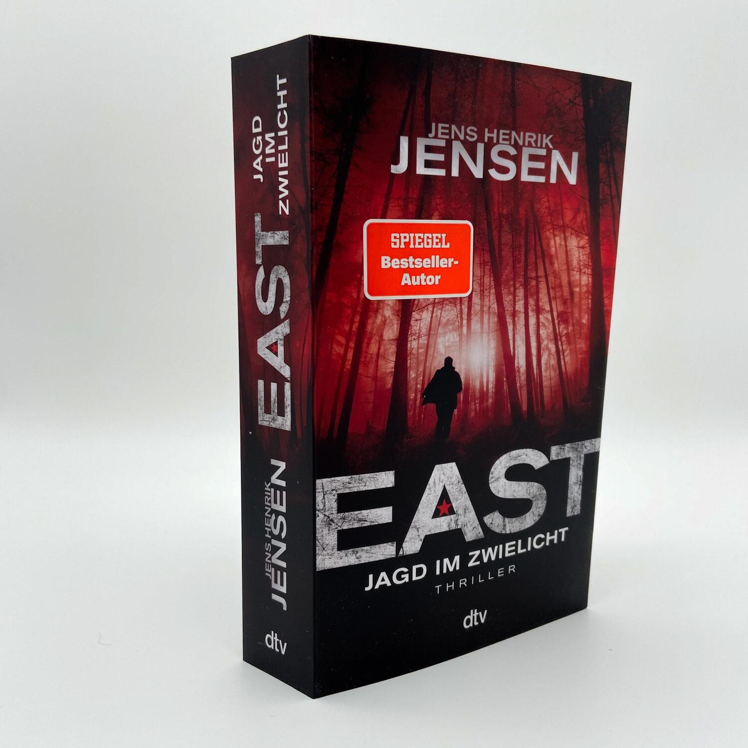 Bild: 9783423218757 | EAST. Jagd im Zwielicht | Thriller | Jens Henrik Jensen | Taschenbuch