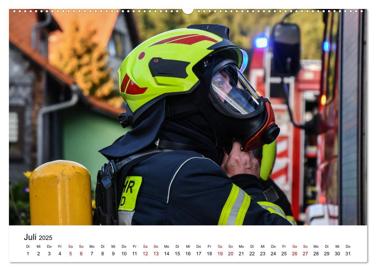 Bild: 9783435120949 | FEUERWEHR IM EINSATZ (Wandkalender 2025 DIN A2 quer), CALVENDO...