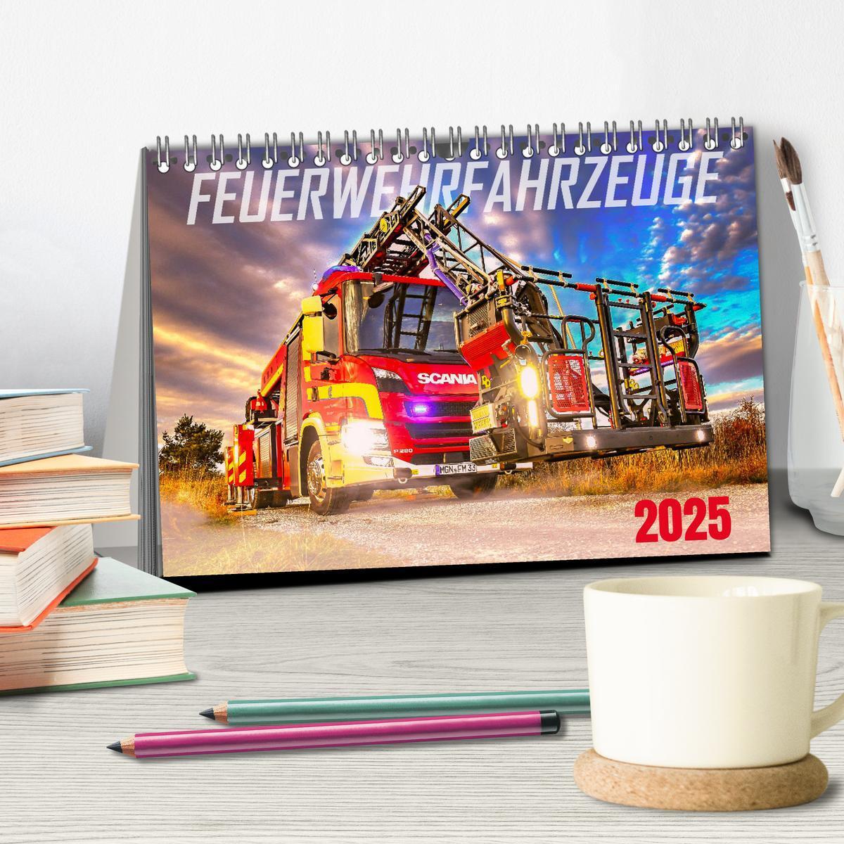 Bild: 9783383999840 | Feurwehrfahrzeuge (Tischkalender 2025 DIN A5 quer), CALVENDO...