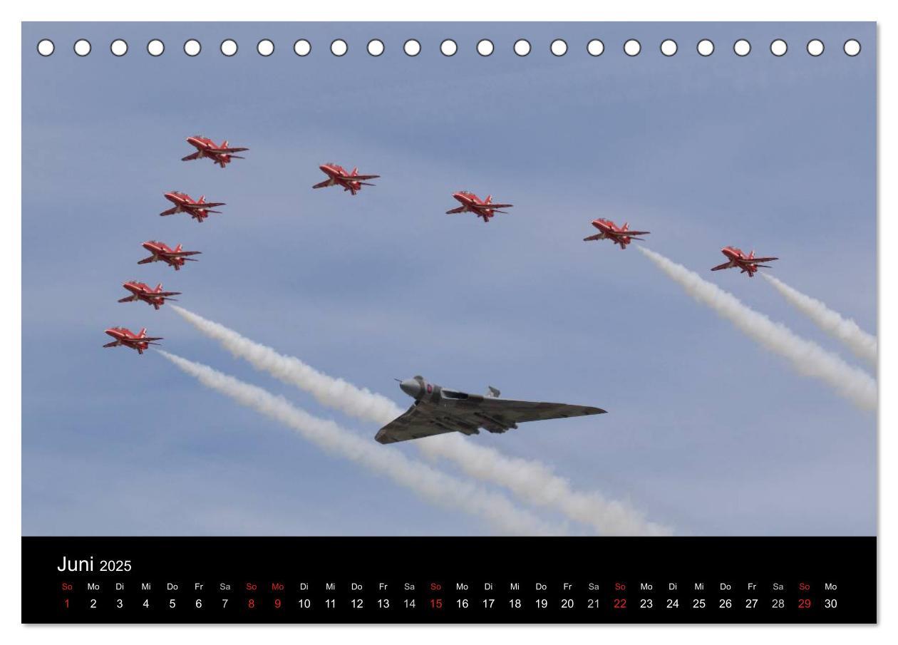 Bild: 9783435470754 | Militärflugzeuge 2025 (Tischkalender 2025 DIN A5 quer), CALVENDO...