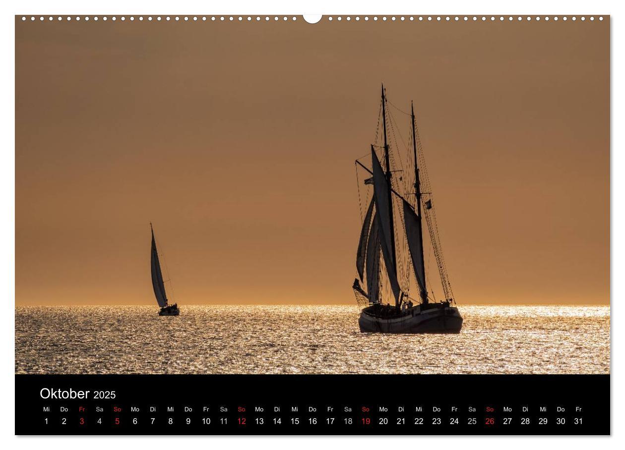 Bild: 9783435581092 | Windjammer auf der Ostsee im Abendlicht (Wandkalender 2025 DIN A2...