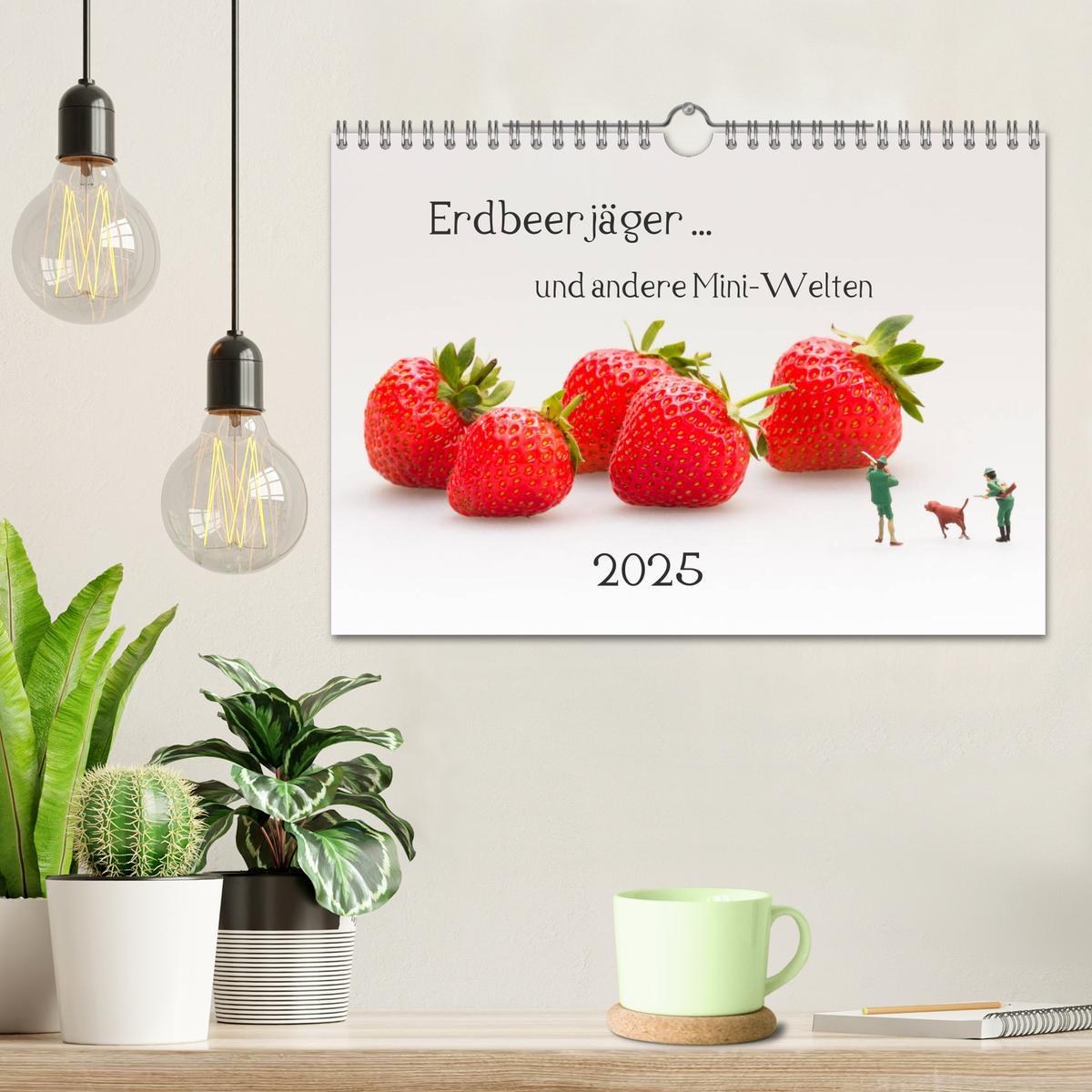 Bild: 9783435360598 | Erdbeerjäger ... und andere Mini-Welten (Wandkalender 2025 DIN A4...