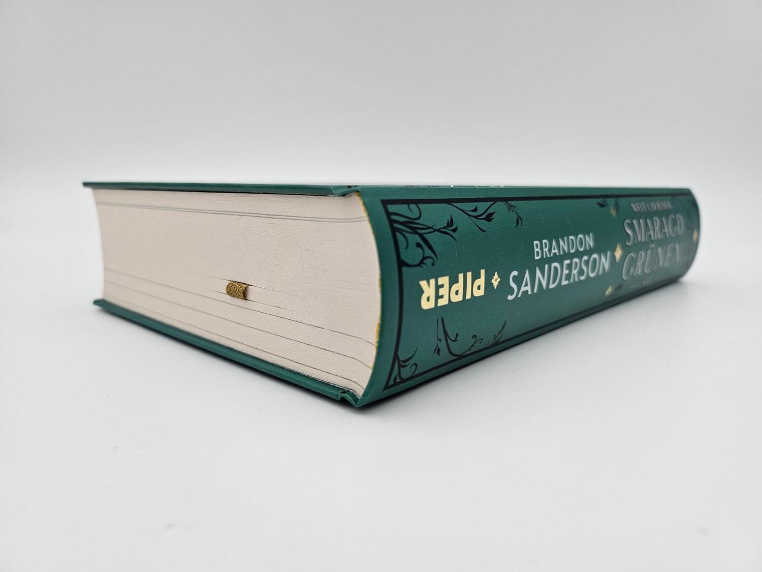 Bild: 9783492706681 | Weit über der smaragdgrünen See | Brandon Sanderson | Buch | 544 S.