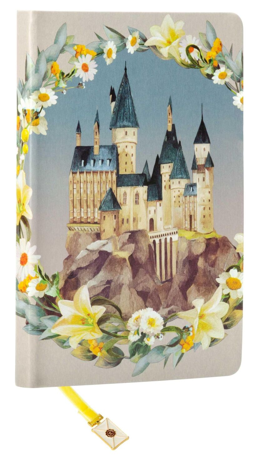 Cover: 9798886631043 | Harry Potter: Hogwarts Magical World Journal with Ribbon Charm | Buch