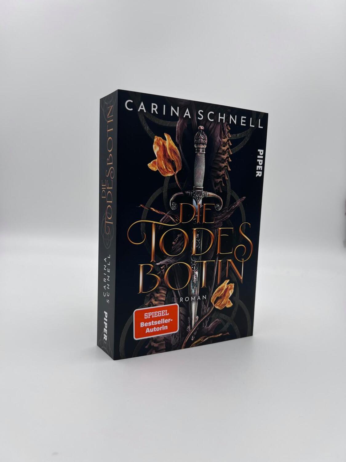 Bild: 9783492706292 | Die Todesbotin | Carina Schnell | Taschenbuch | 432 S. | Deutsch